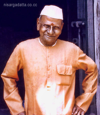 023-1-Nisargadatta Maharaj in front of his residence at Vanmali Bhavan building.jpg