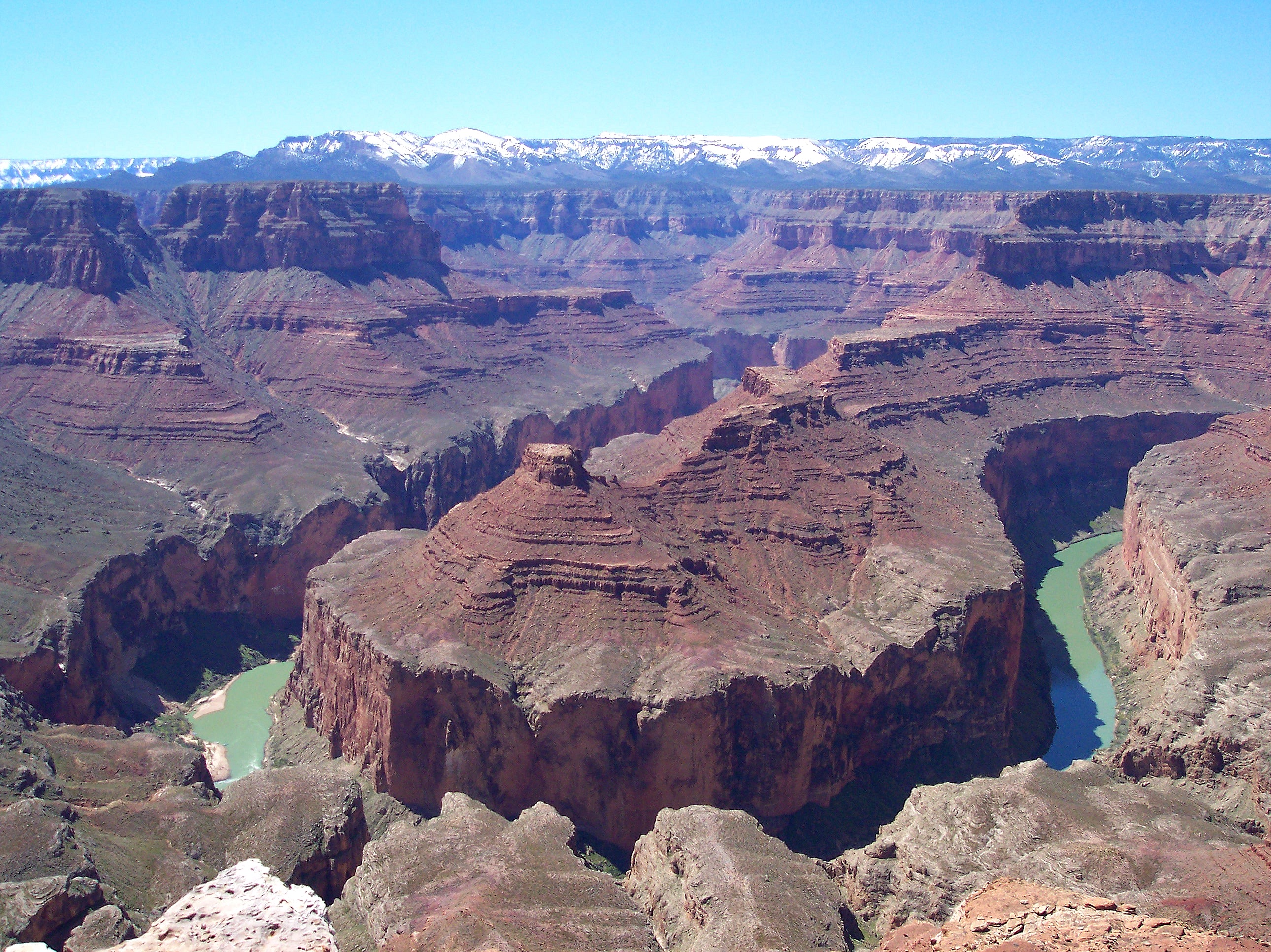 0582-incised_meander_bend_from_eminence_breaks_trail(tatahatso_point)-sharpened.jpg