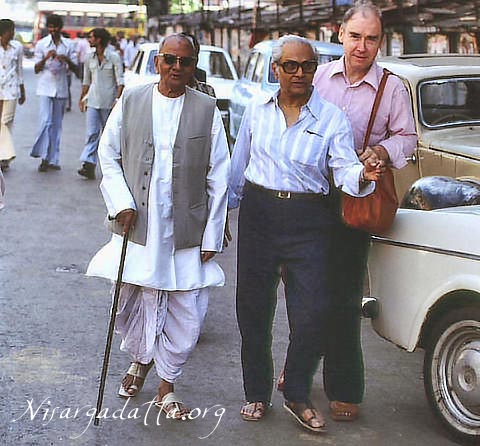 062-0-Nisargadatta Maharaj going for a walk. This was one of his daily routine.jpg