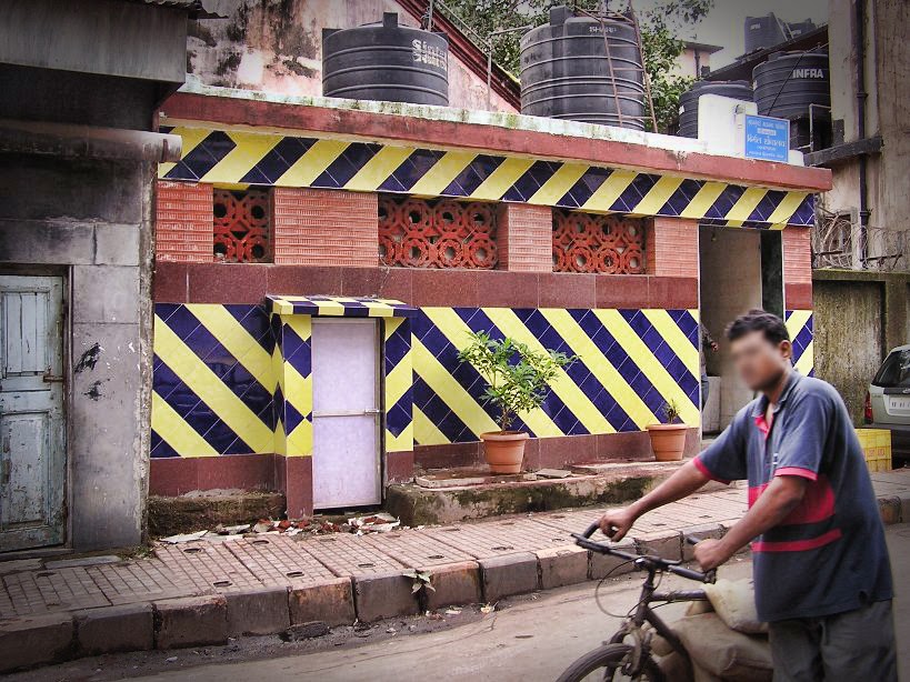 064-The public toilet in front of Vanmali Bhavan building, Maharajs residence.jpg