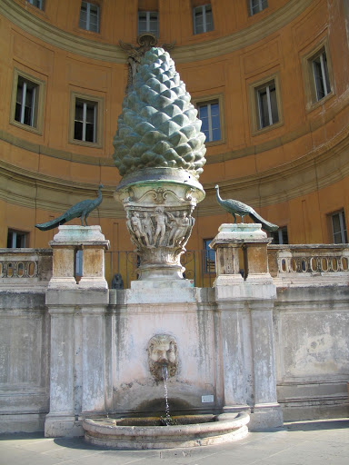 20080604_08_33_14_Italy_Rome_Vaticano_Cortile_della_Pigna.JPG