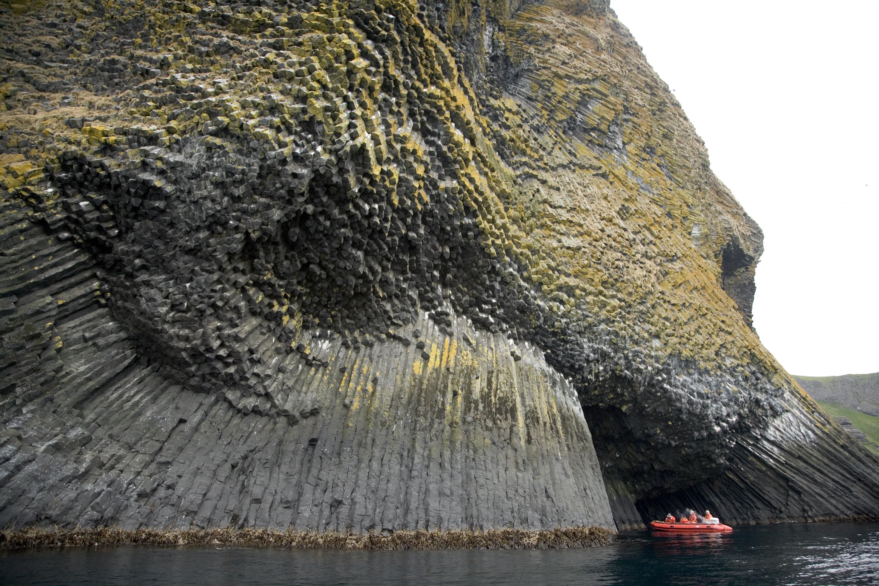 Akun_island_columnar_basalt.jpg