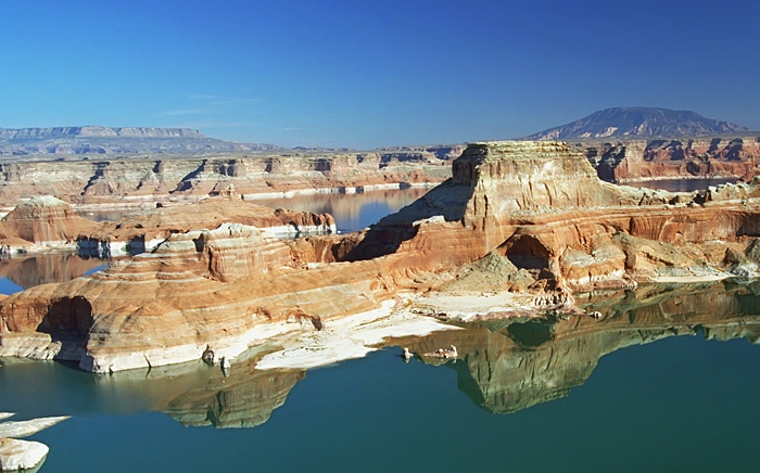 Alstrom-Point-Lake-Powell-USA_copy.jpg