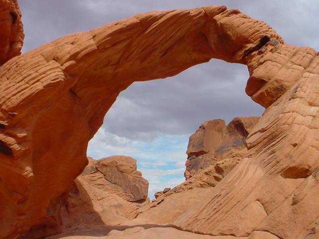 Arch Rock Valley of Fire Nevada 2002.jpg