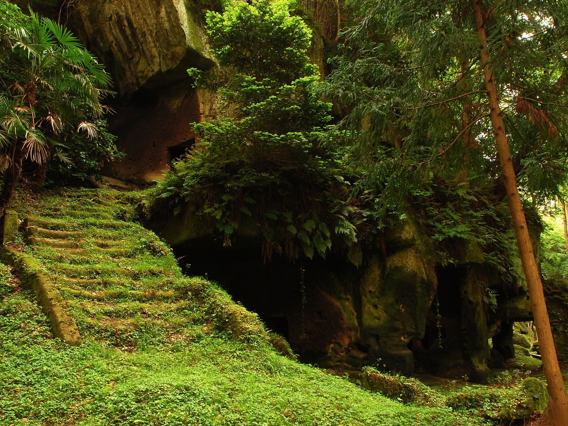 Beautiful-Scenery-of-the-World-Ancient-Burial-Caves-Shall-Strike-a-Deep-Impression.jpg