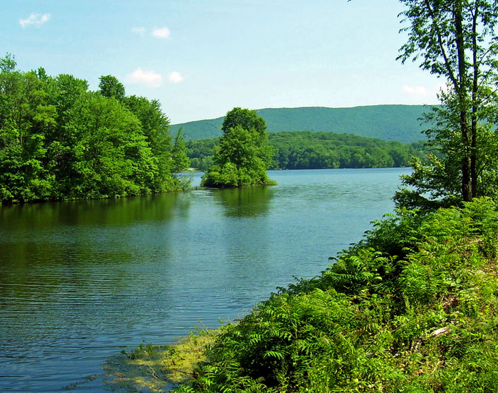 Beaverdam_Lake,_Salisbury_Mills_NY.jpg