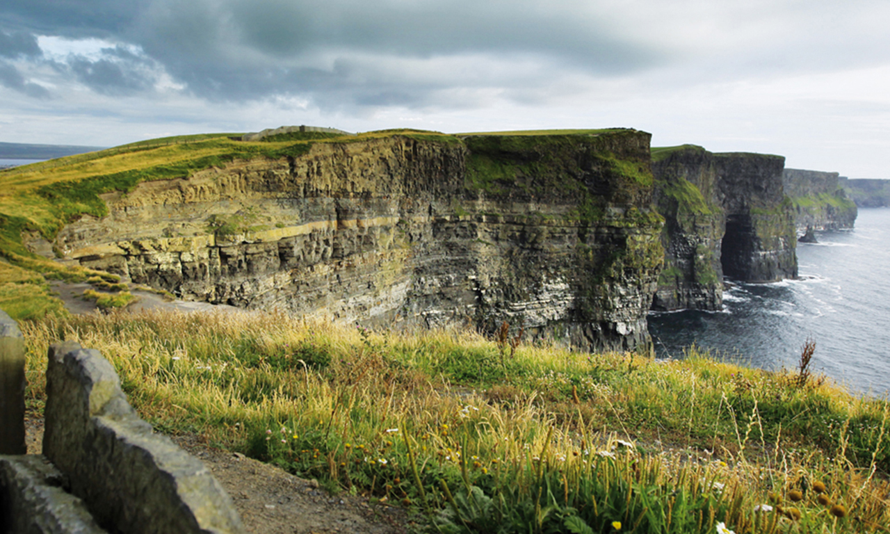 c103_a_ries_cliffs_of_moher_bg.jpg