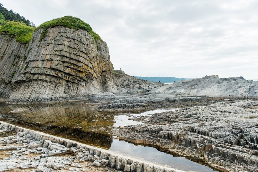 Cape-Stolbchaty-Kuril-Islands-Kunashir.jpg.824x0_q85.jpg