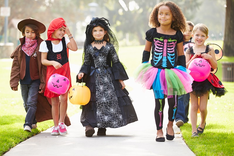 children-trick-or-treating-trick-or-treat-children-wearing-halloween-costumes.jpg
