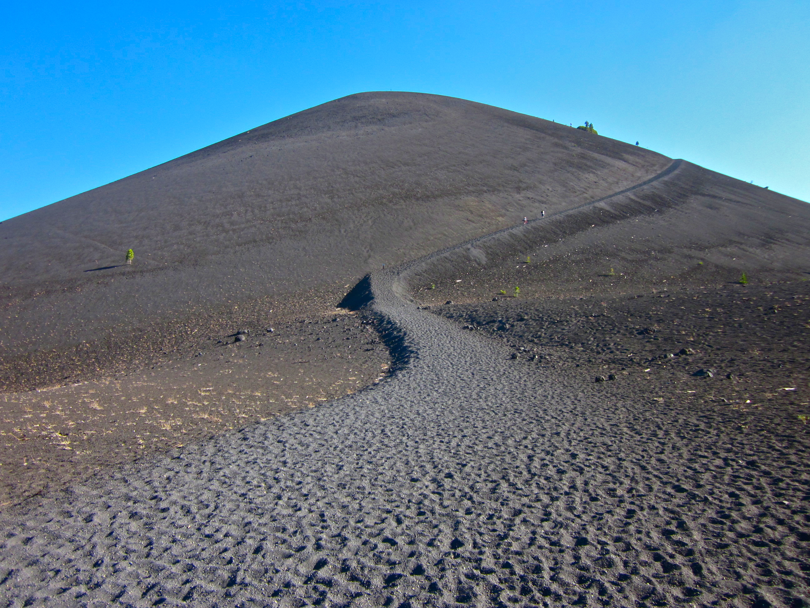 cinder-cone-trail-at-lassen-park.jpg