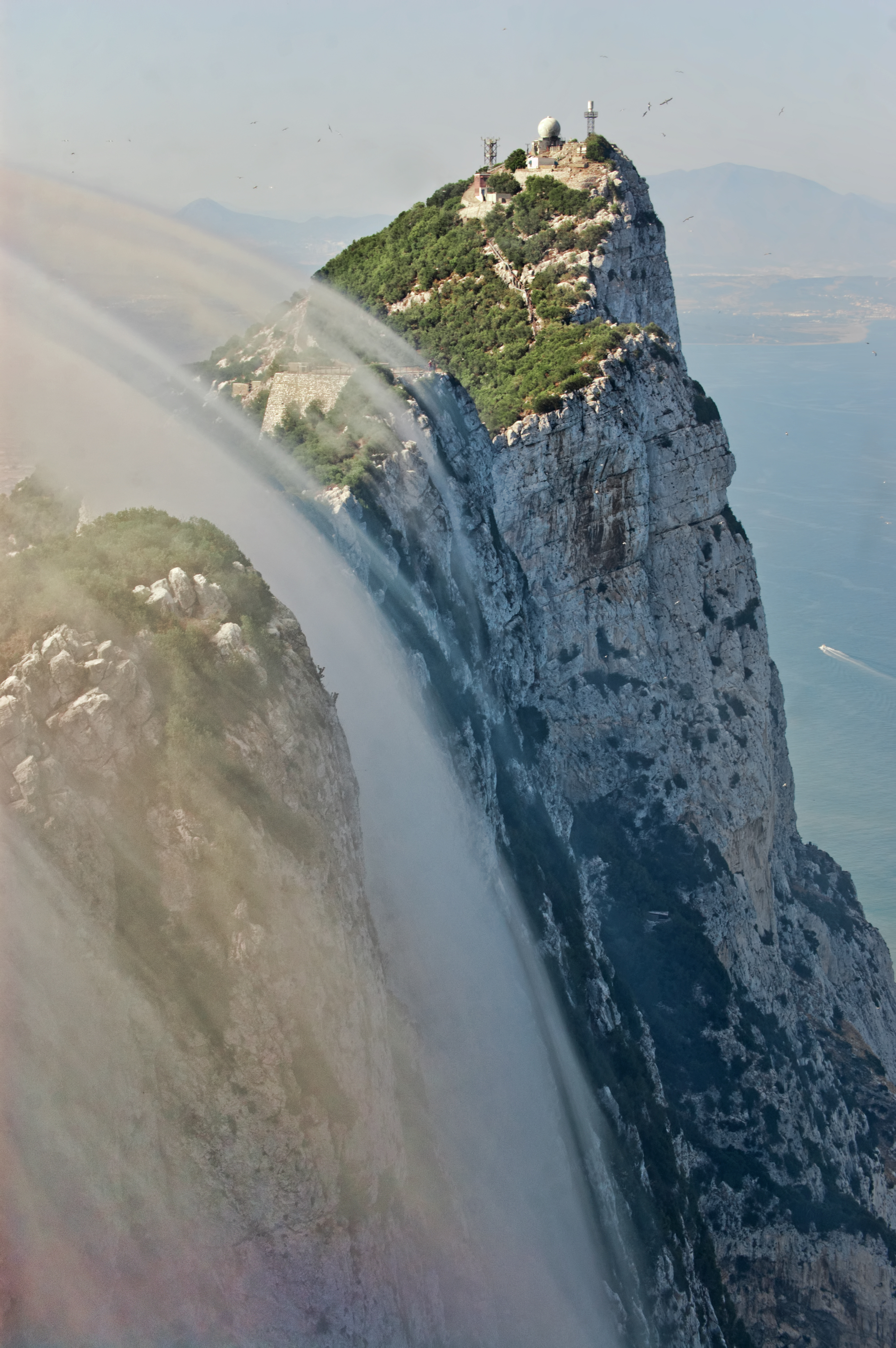 Clouds_covering_the_walls_of_Gibraltar_Rock.jpg