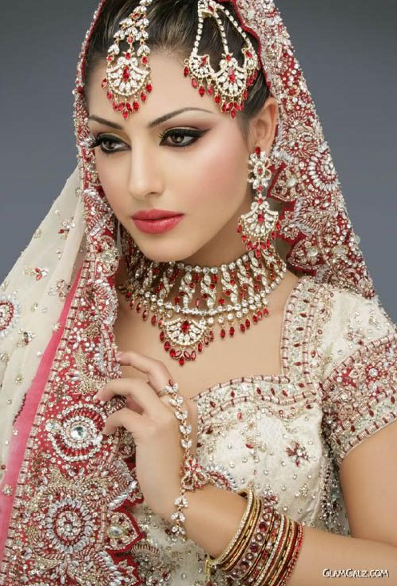 colourful-indian-brides_13 (1).jpg