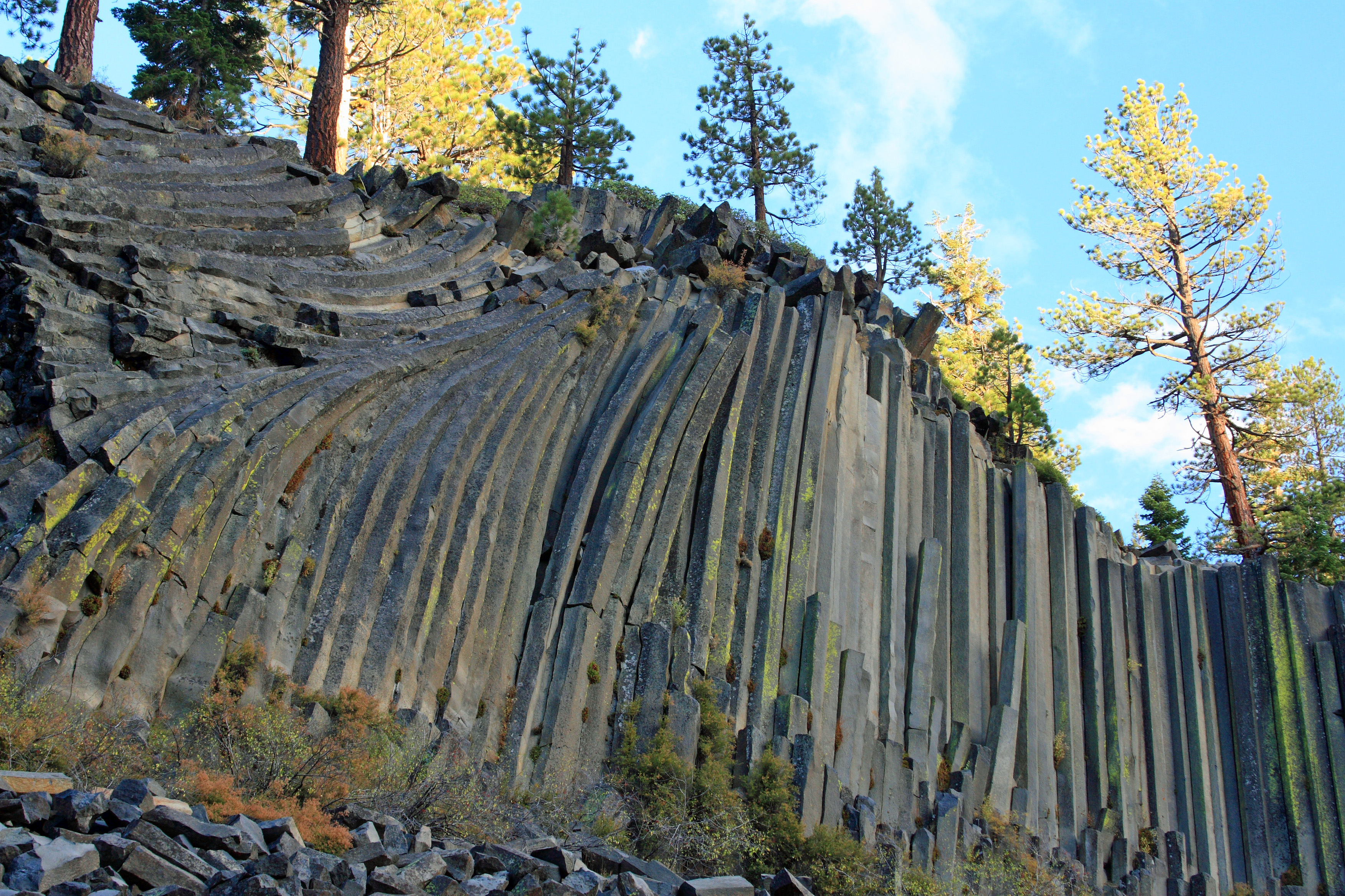 Devils_Postpile_National_Monument_near_Mammoth_Lakes.jpg