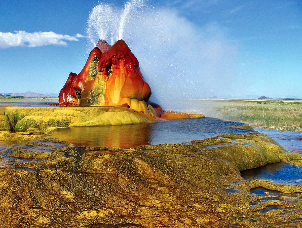 Fly_geyser.jpg