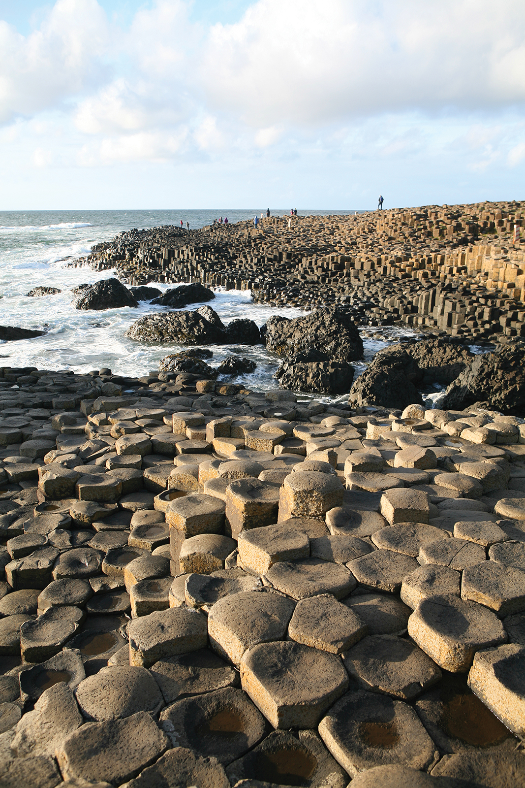 Giants-Causeway-steps-basalt-columns-cooling-sea.jpg