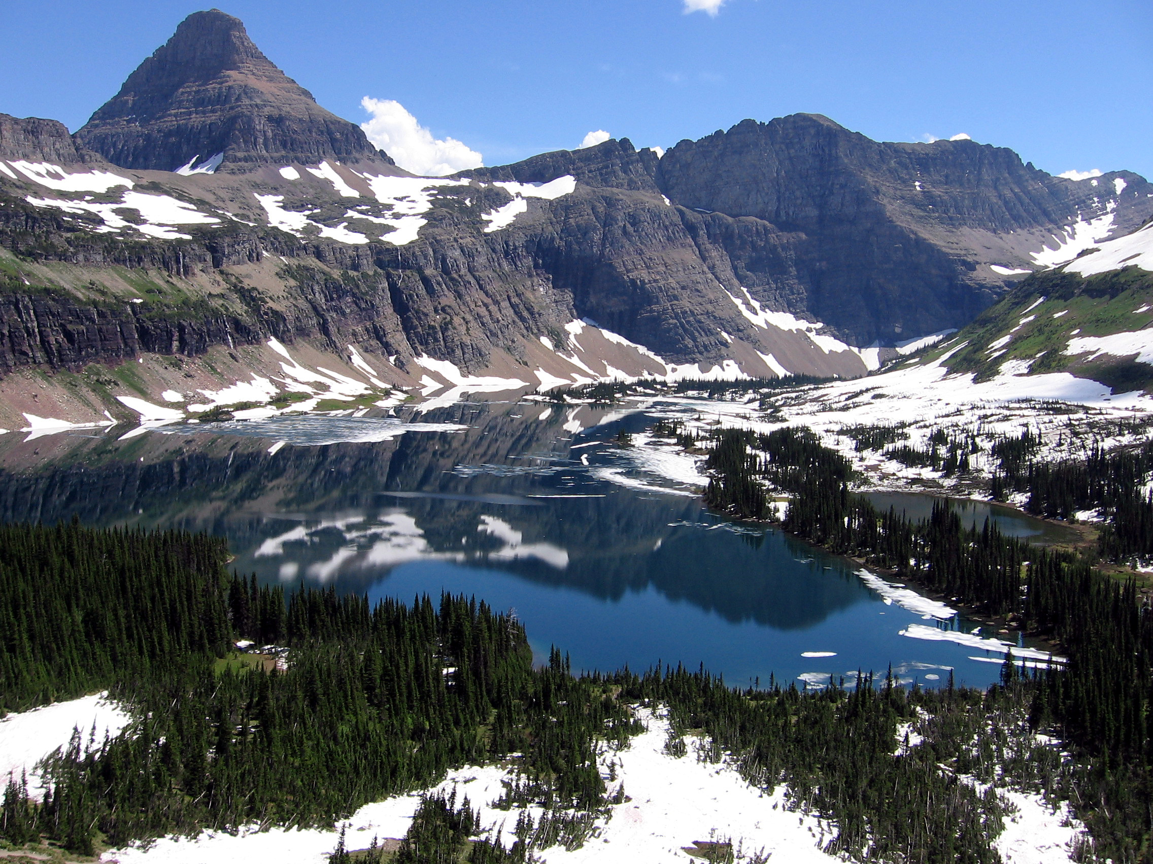 glacier_national_park_hidden_lake_overview_20060703.jpg