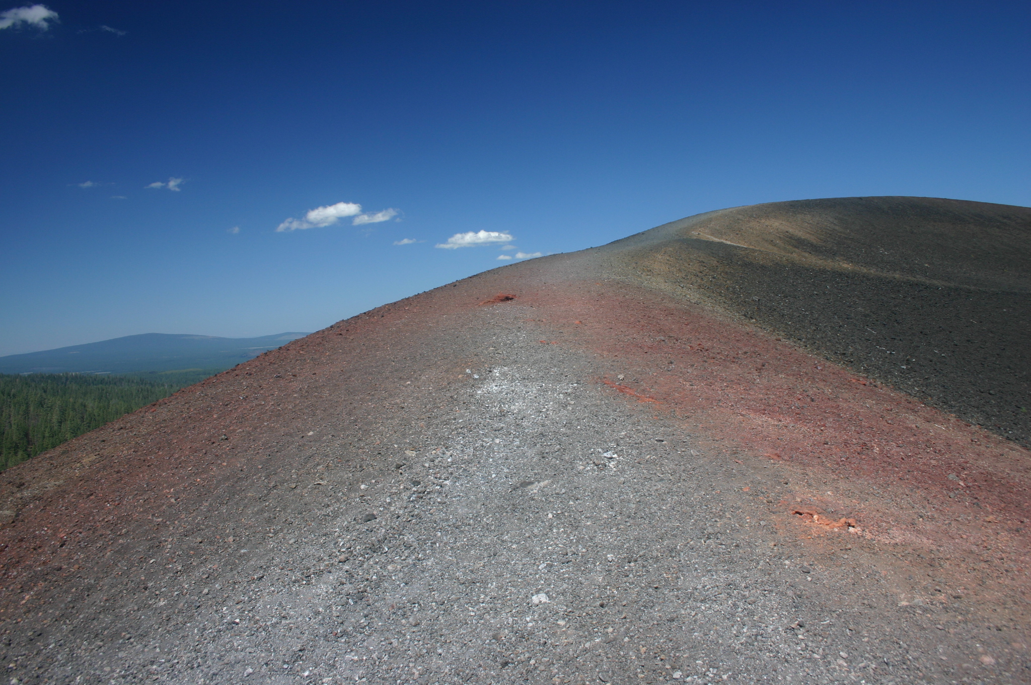 Going_Skyward_-_Caldera_Rim_of_Cinder_Cone_at_Lassen_Volcanic_National_Park.jpg