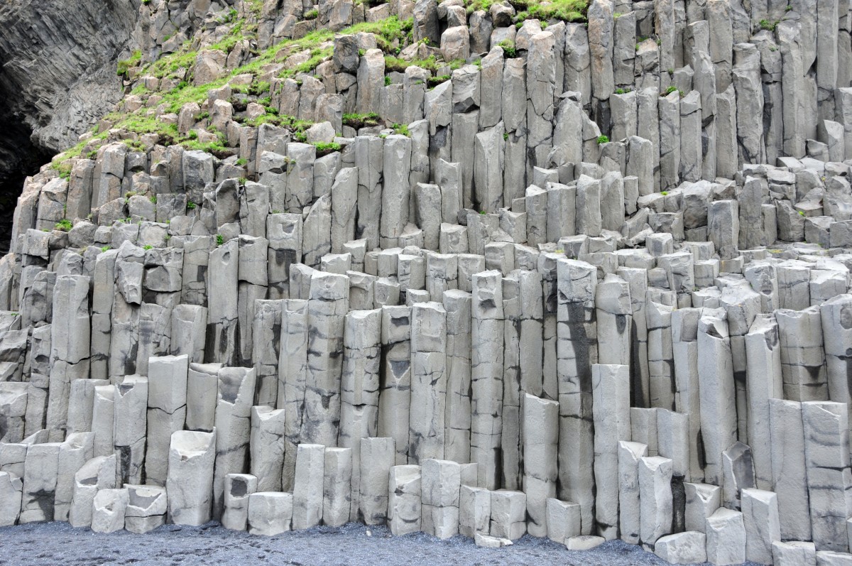 iceland_vik_stone_column_cliff_basalt_rock_stone_landscape-493361.jpg!d.jpg