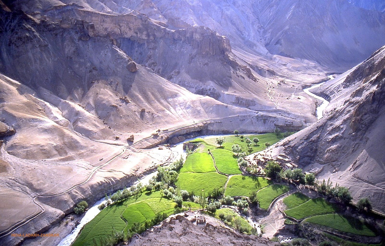 INDIA-LADAKH-Phanjilla-view.jpg