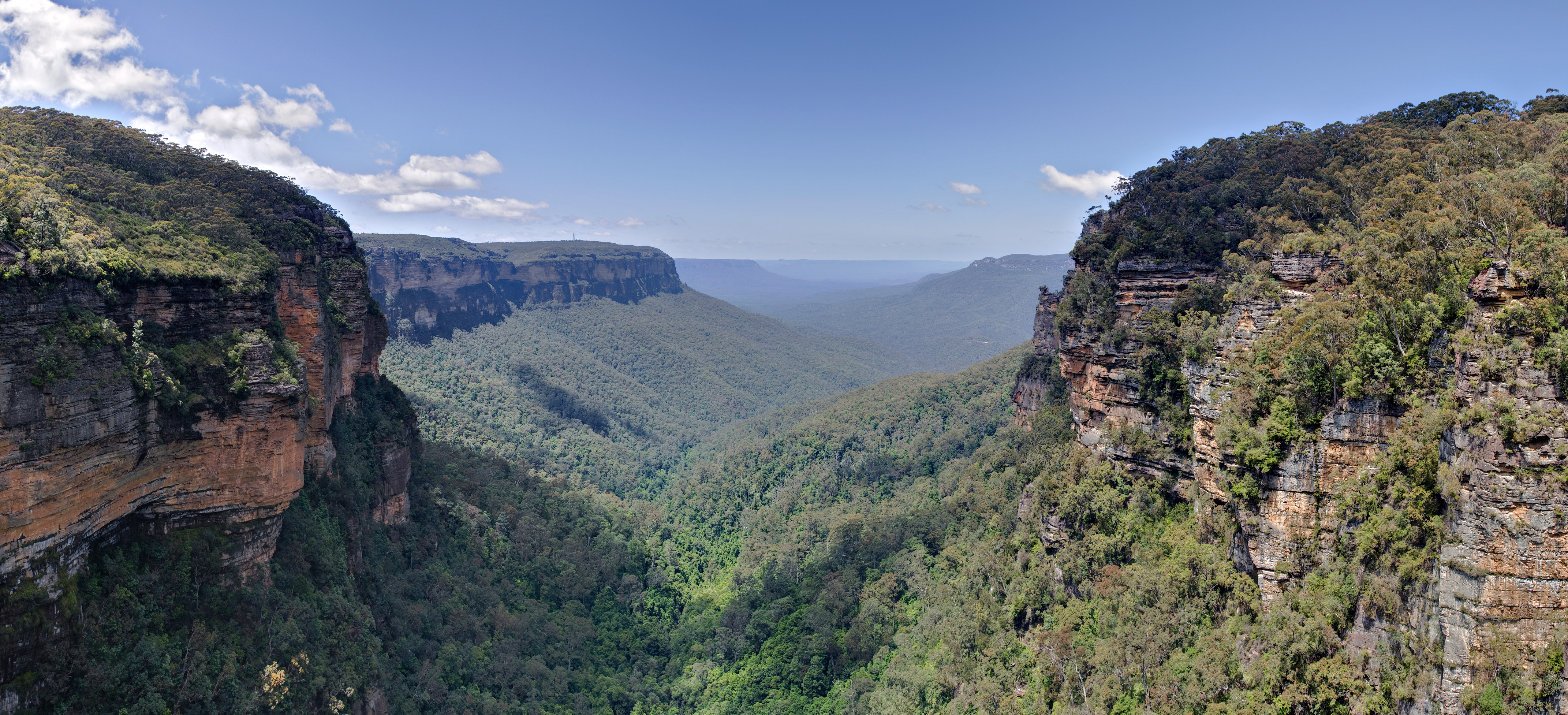 Jamison_Valley,_Blue_Mountains,_Australia_-_Nov_2008.jpg