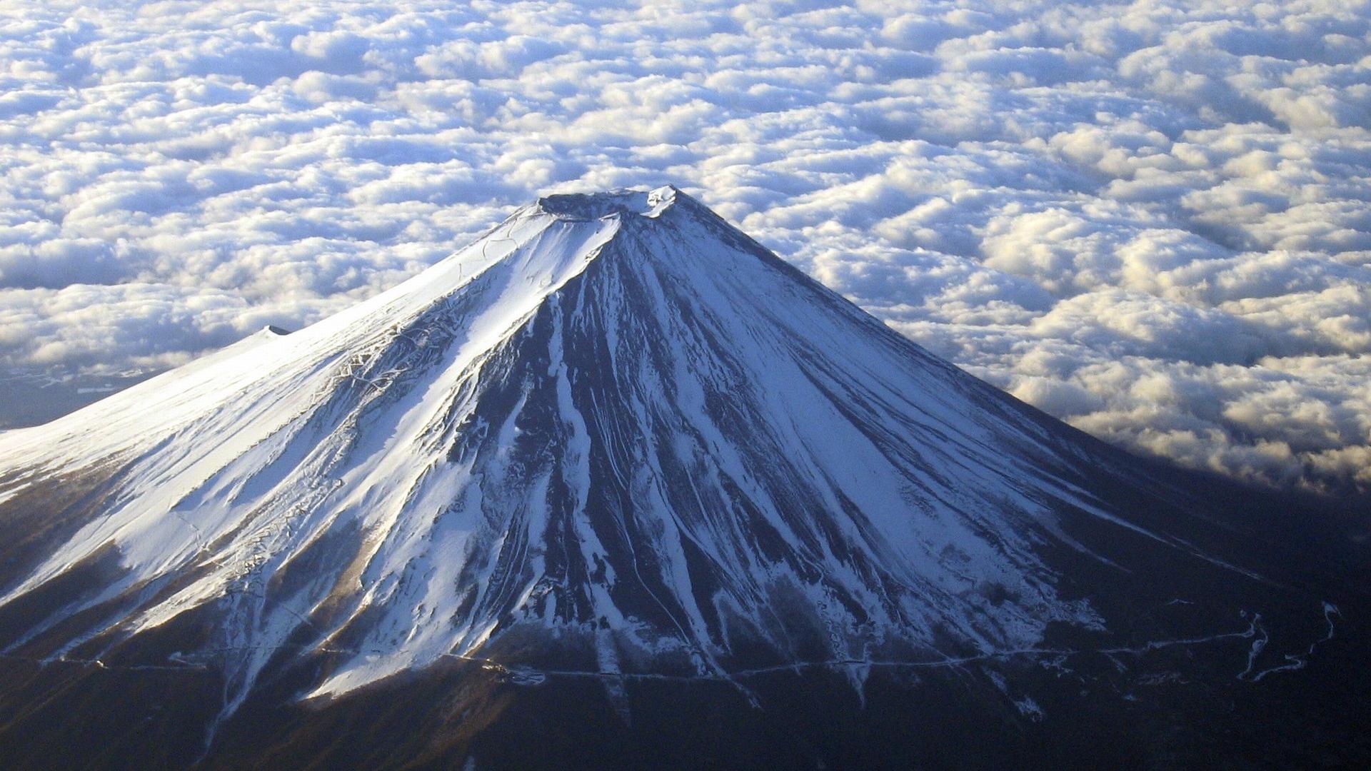 japan_mountains_clouds_landscapes_nature_snow_mount_fuji_1920x1080_39247.jpg