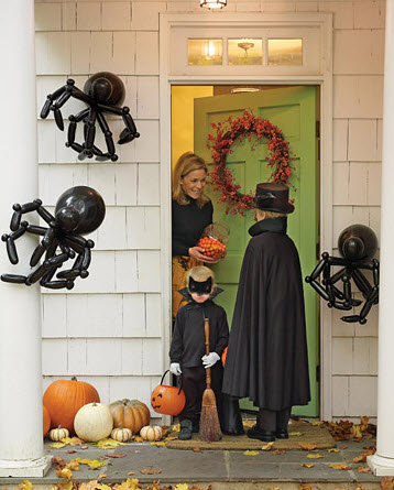 Kids-at-door-trick-or-tweet.jpg