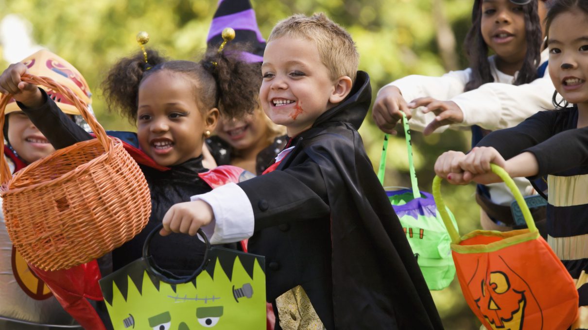 kids-halloween-1210x680.jpg