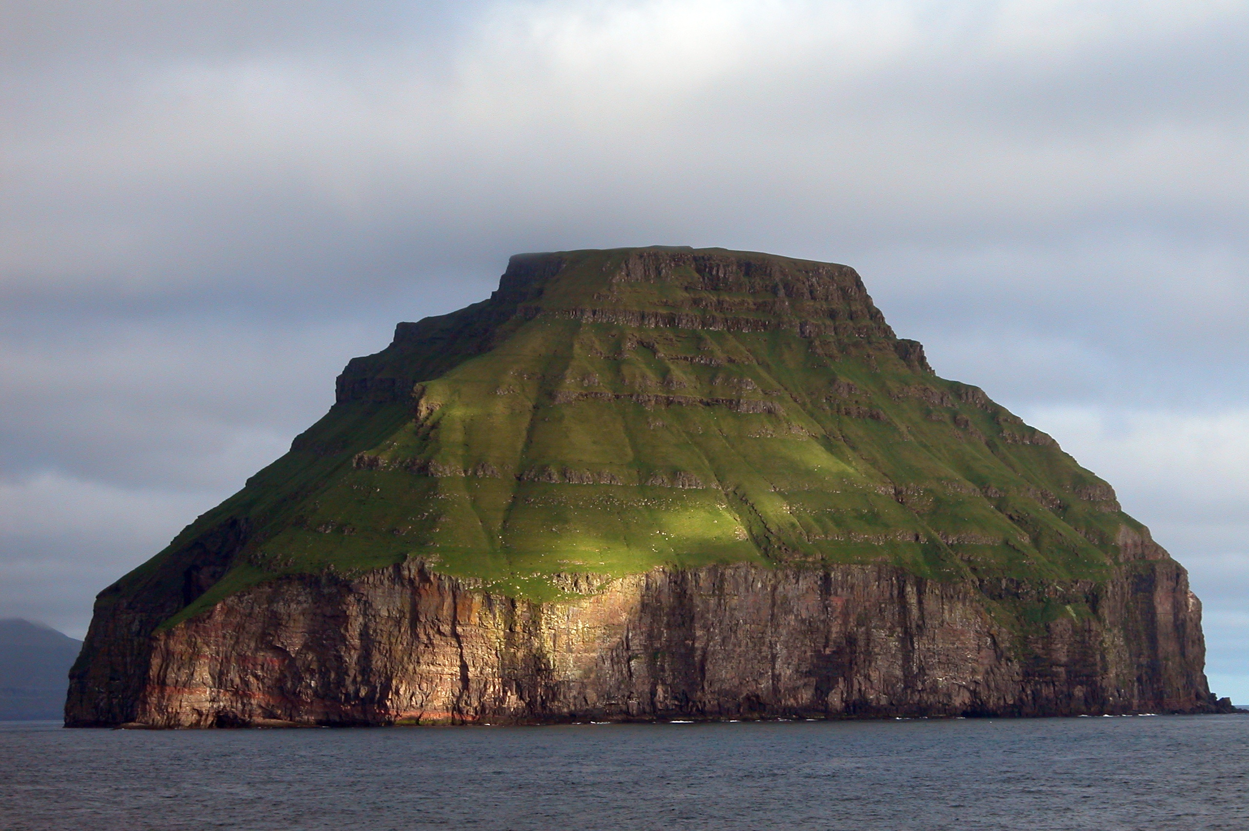 Lítla_Dímun,_Faroe_Islands.jpg