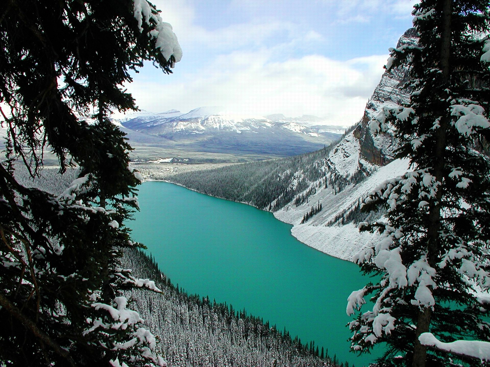 lake_louise_is_a_lake_in_alberta__canada_.jpg