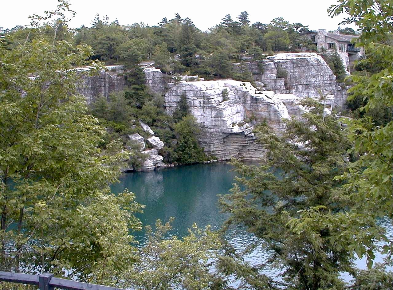 Lake_Minnewaska_Minnewaska_State_Park_Preserve.jpg