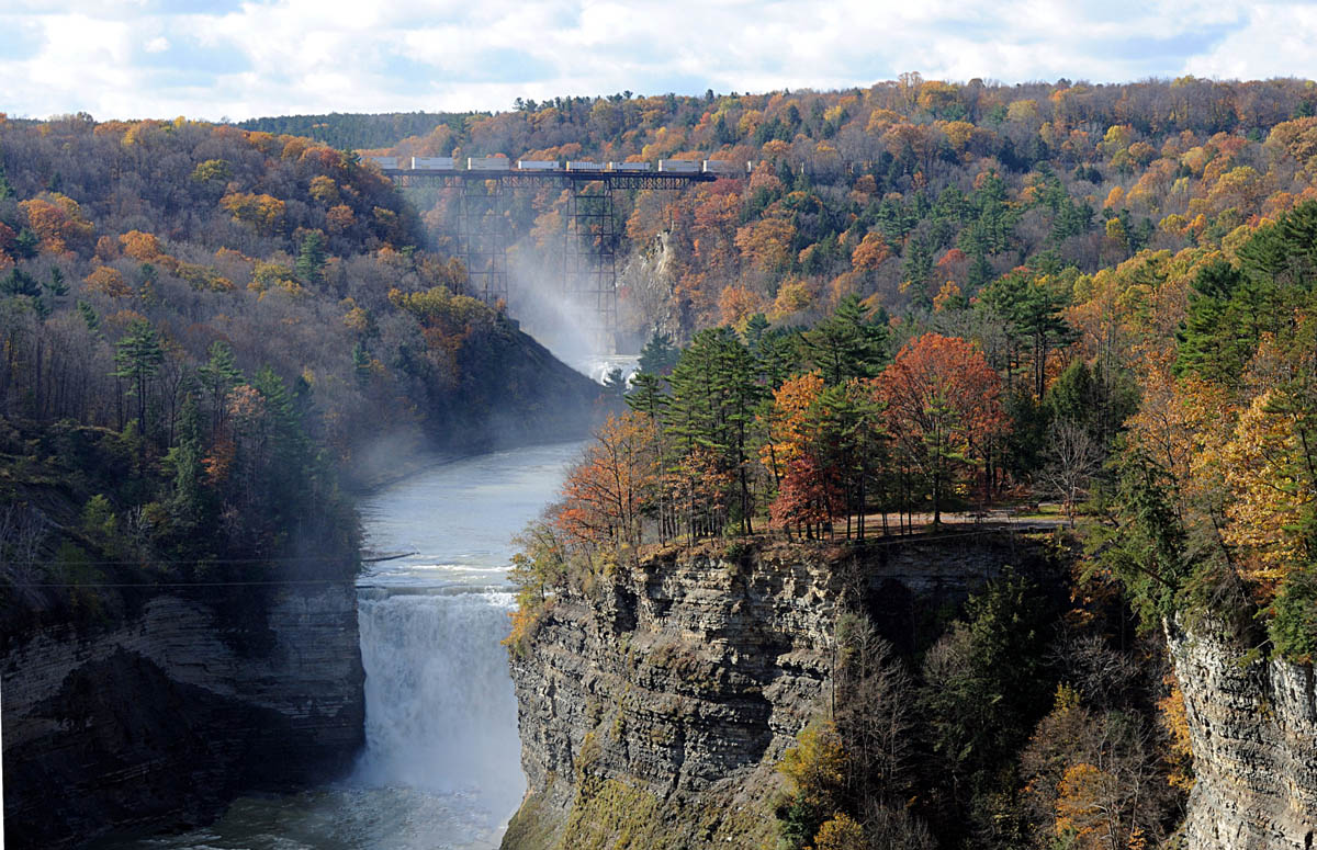 Letchworth-Park-the-Grand-Canyon.jpg