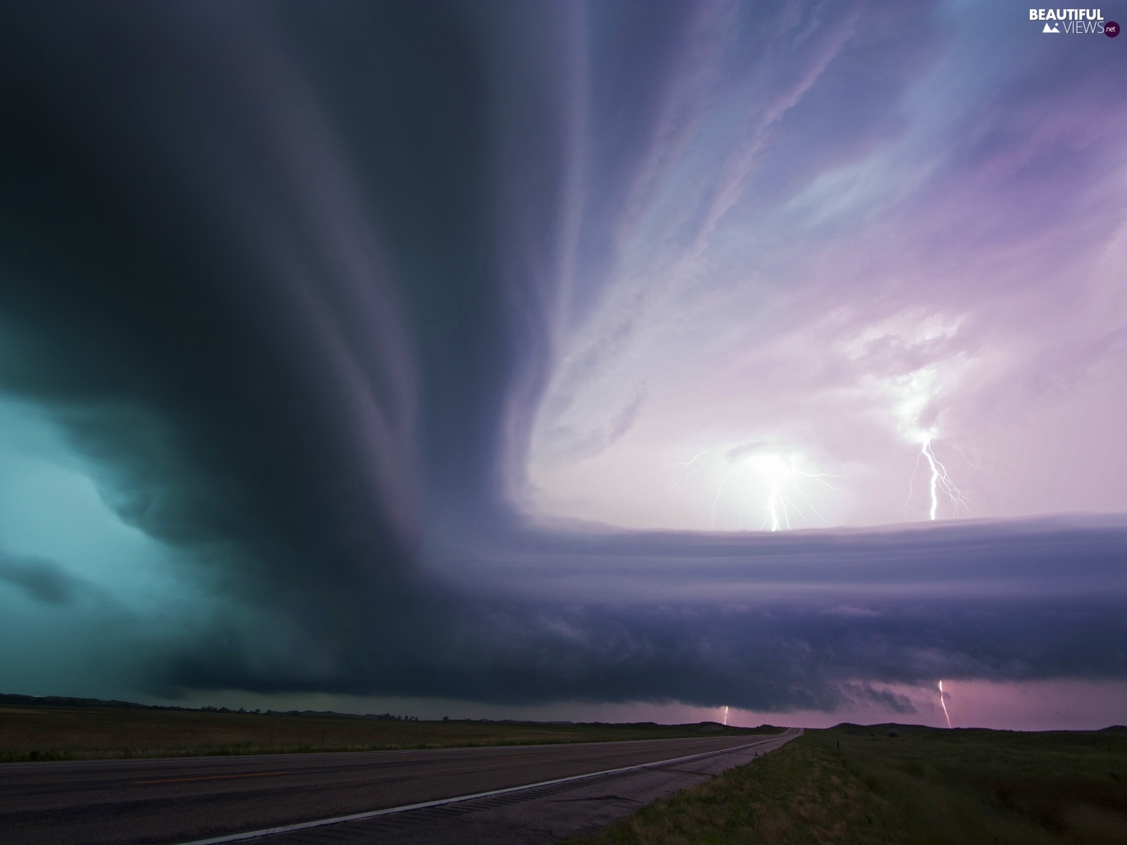 lightning-cloud-stormy-supercell.jpg
