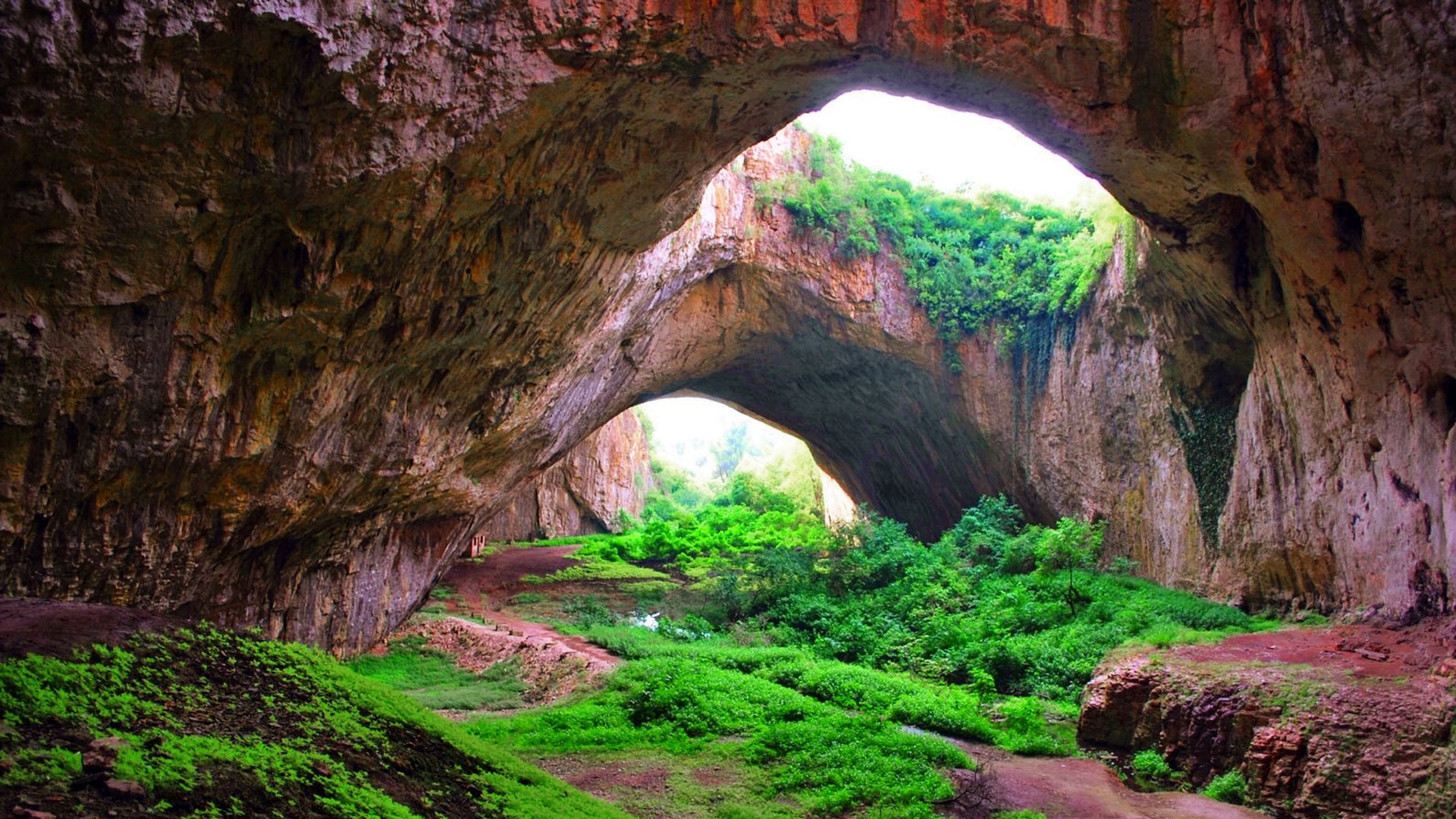 Melissani-cave-picture.jpg