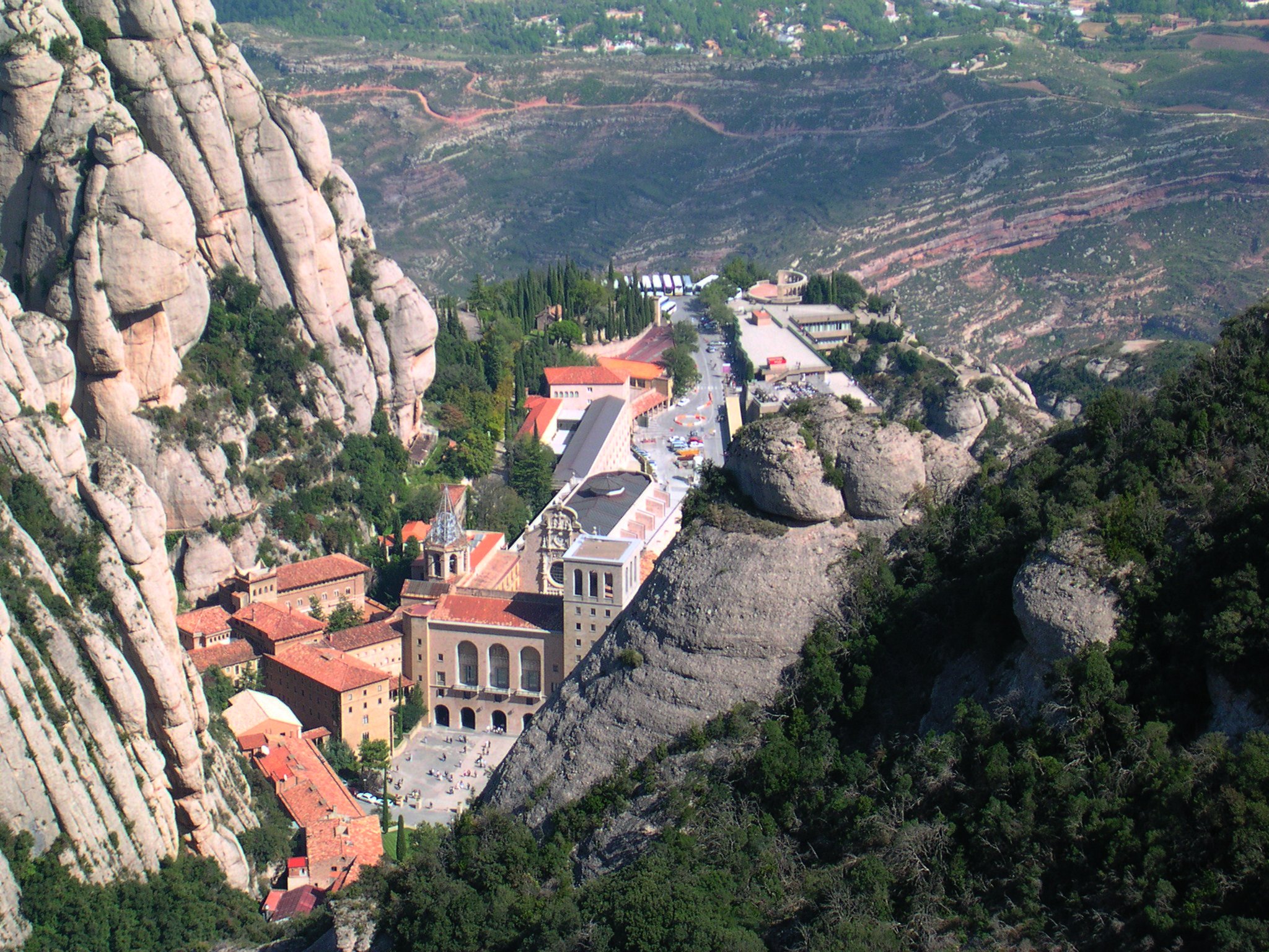 Monestir_de_Montserrat_vista_Roca_de_St._Jaume.jpg