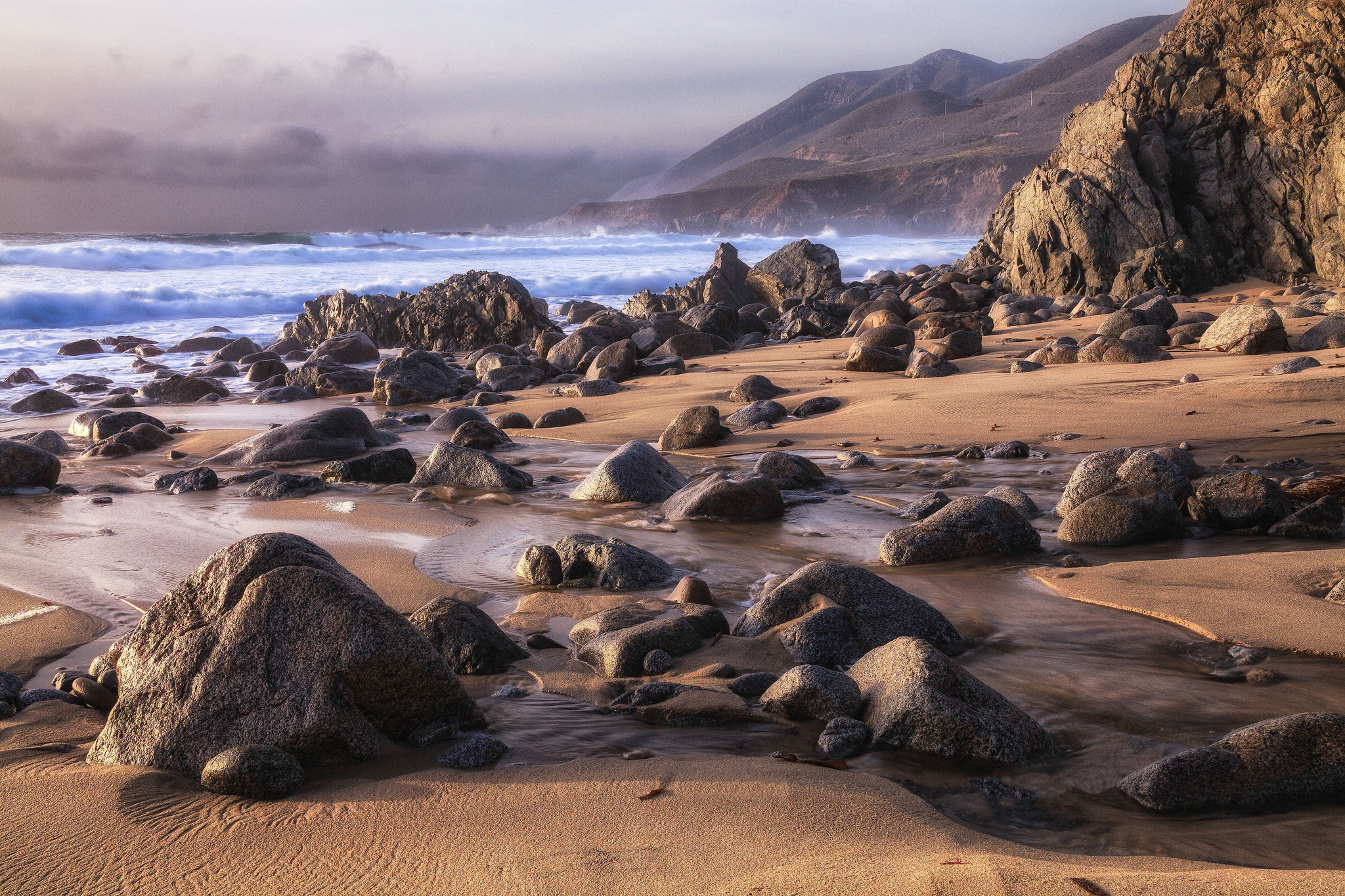 Nature___Beach_Rocky_beach_and_the_dark_sky_084455_.jpg