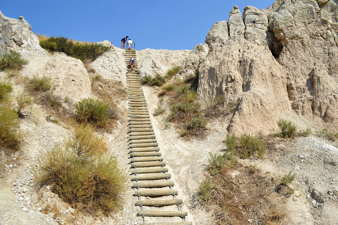 notch-trail-ladder-in-the-badlands.jpg