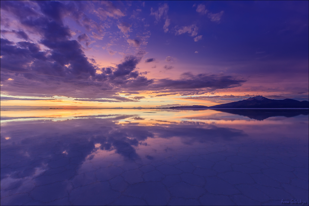 Salar_de_Uyuni_Reflection_Bolivia3.jpg