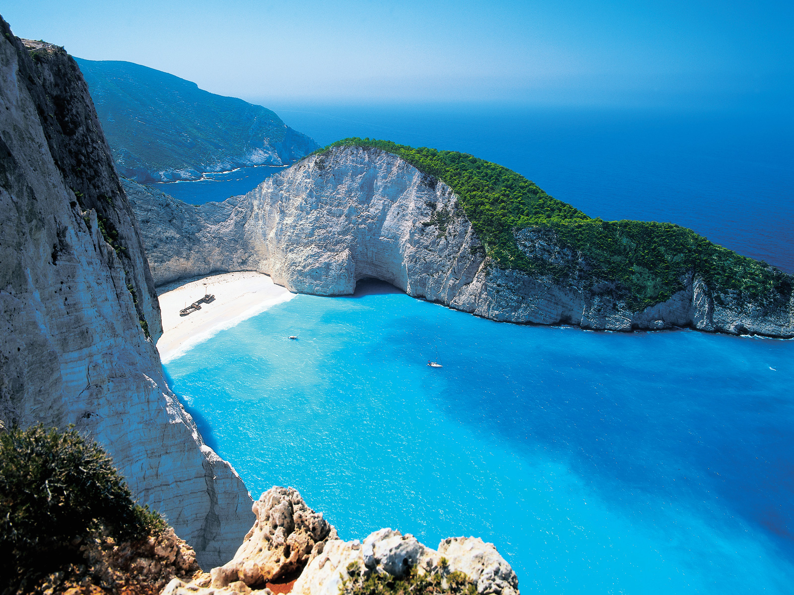 shipwreck-beach-zakynthos-greece-wallpaper-1600x1200.jpg