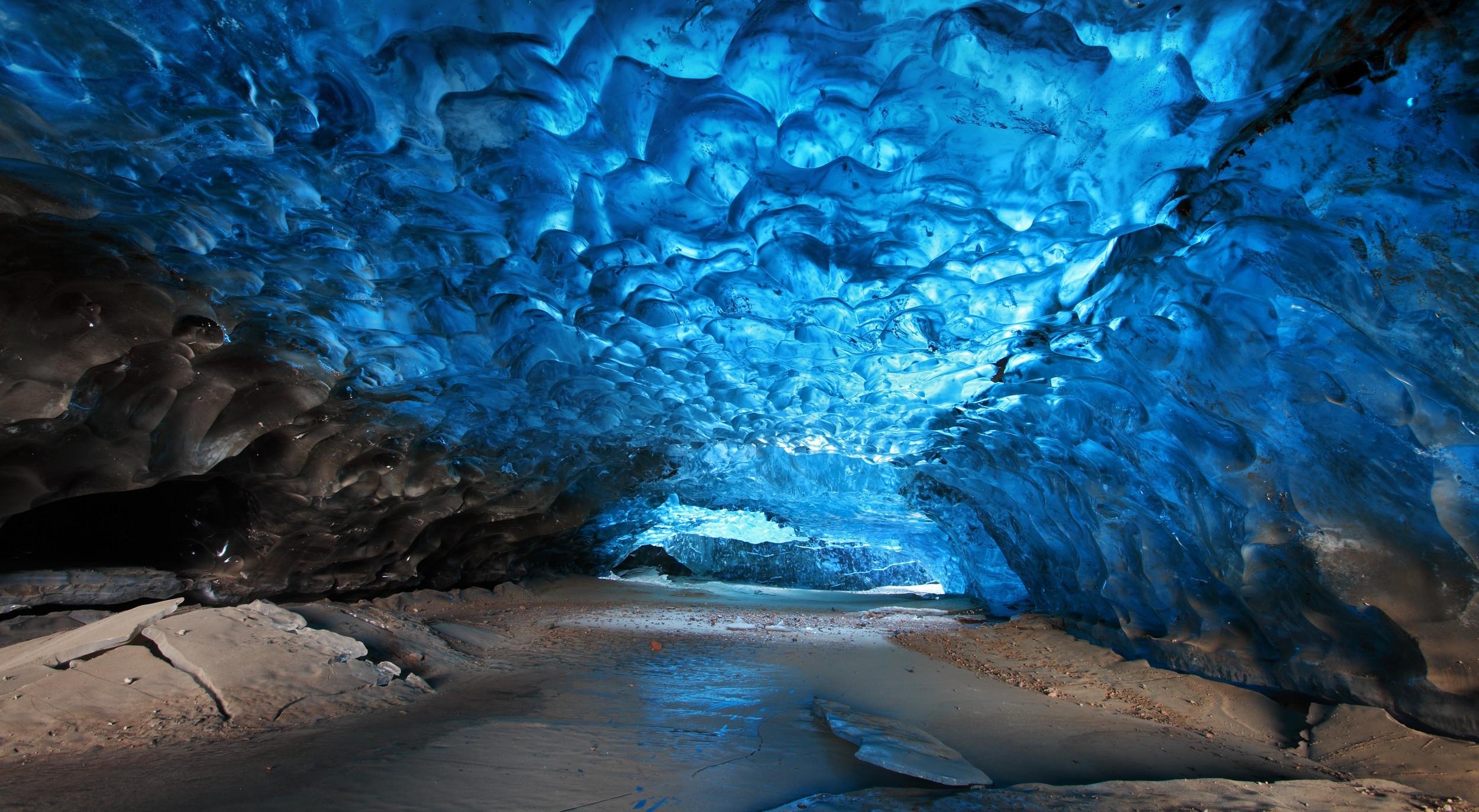 skaftafell-iceland-ice-cave-woe9.jpg