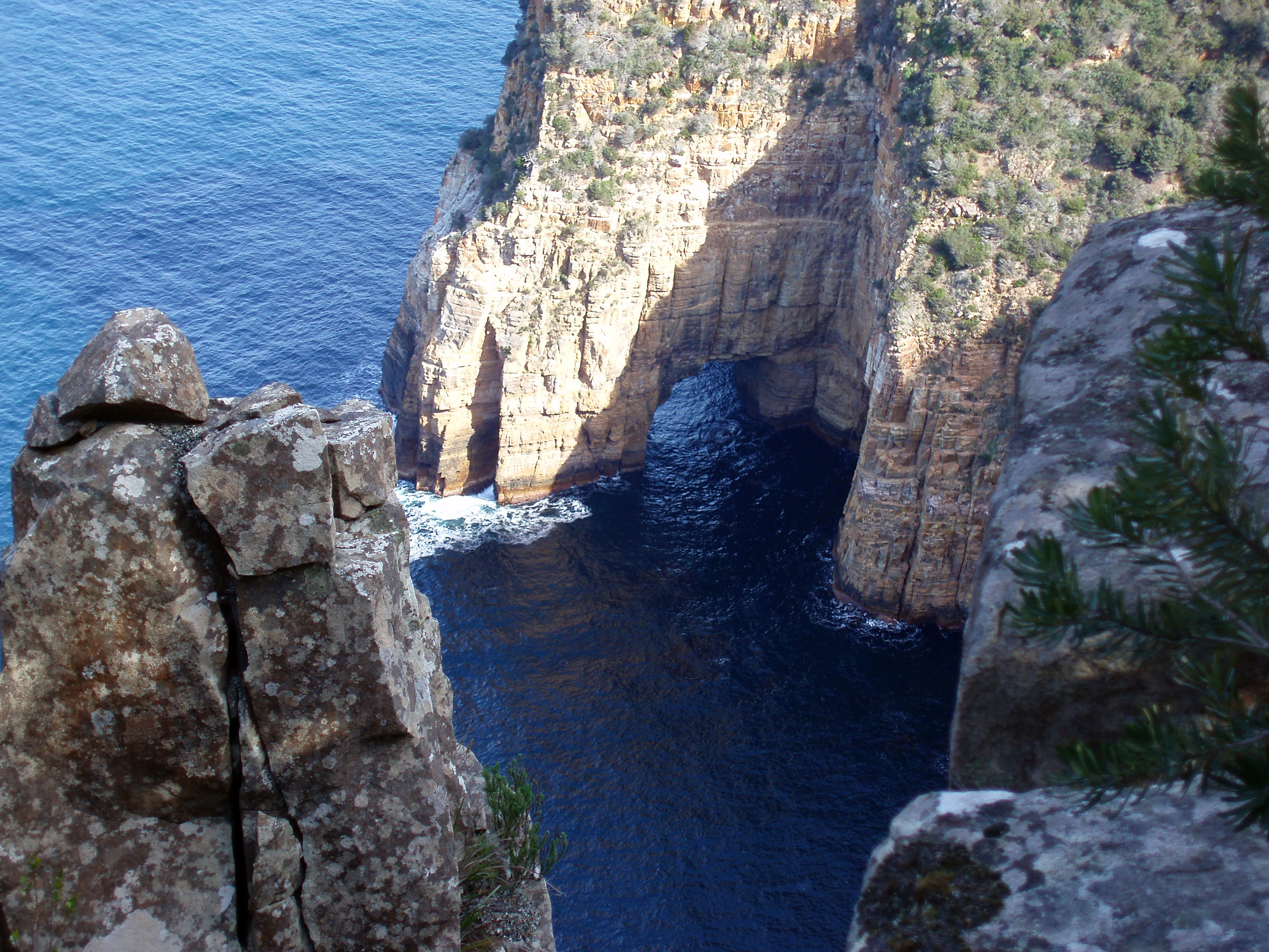 tasman_peninsula_cliffs.jpg