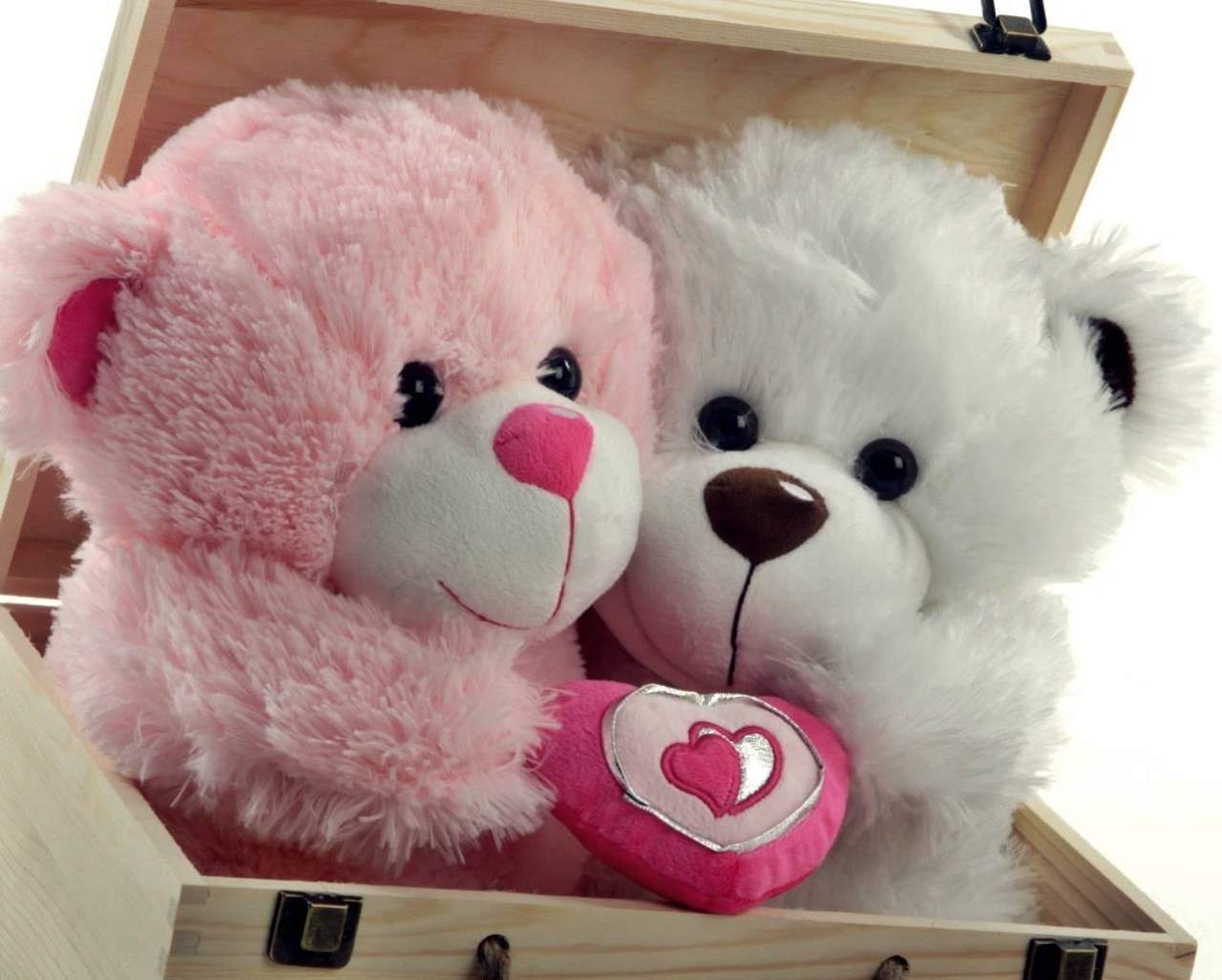 teddy-bear-with-heart-gift-for-valentines-day-for-women.jpg
