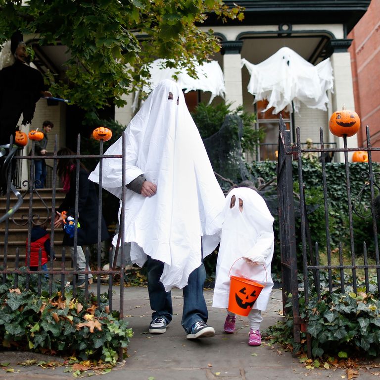 the-abrahms-family-of-fort-greene-brooklyn-trick-or-treat-news-photo-1570201630.jpg