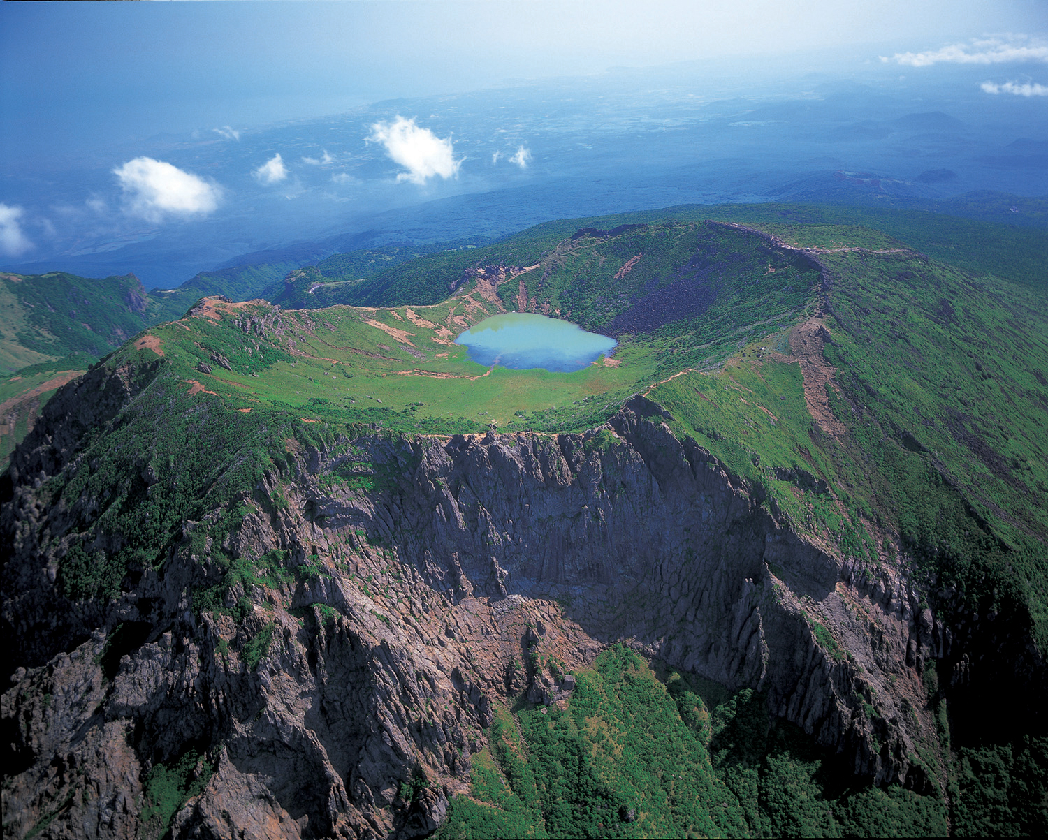 The dome-shaped Paekrokdam crater at the top of Mt. Halla.jpg