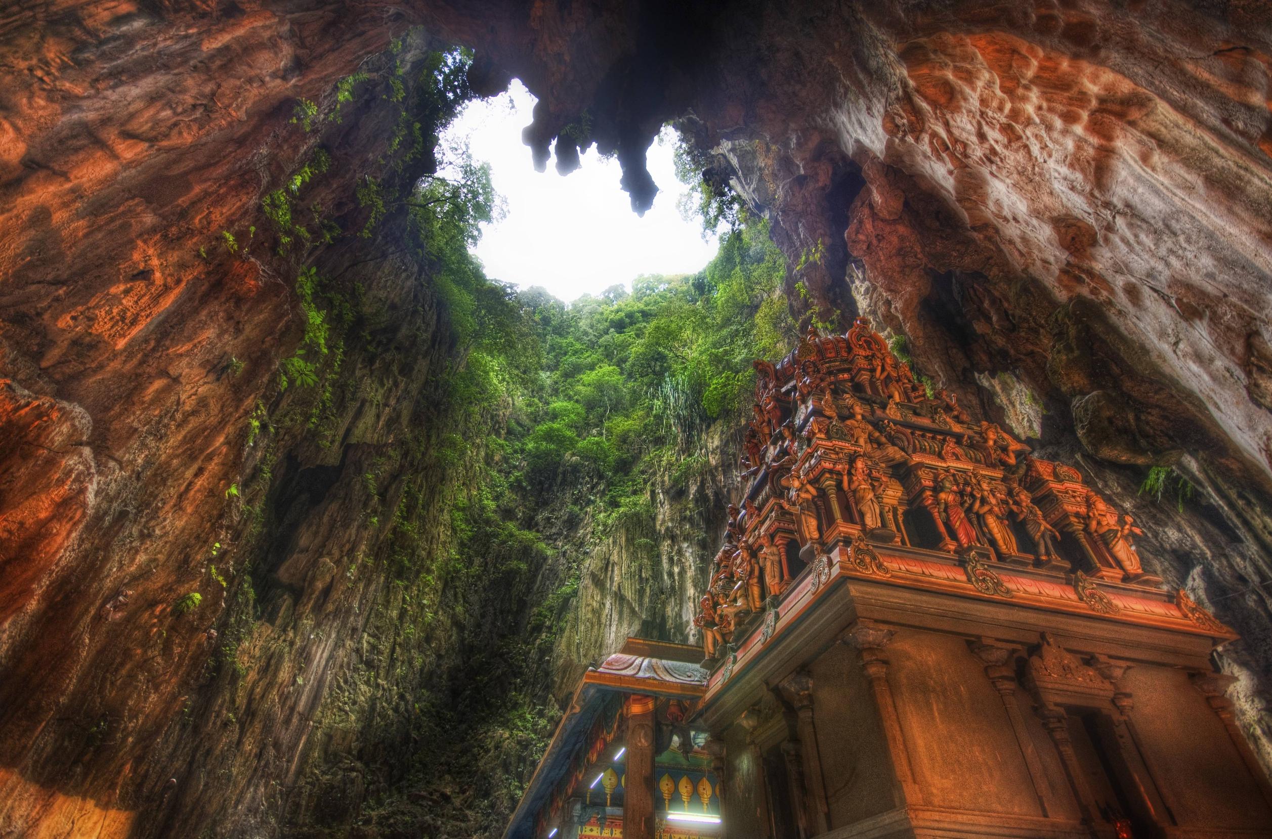 the-temple-deep-into-batu-caves-picture.jpg