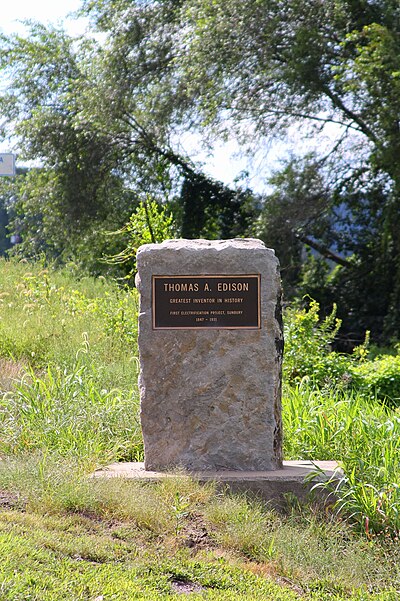 Thomas_Edison_monument_on_Packers_Island.JPG