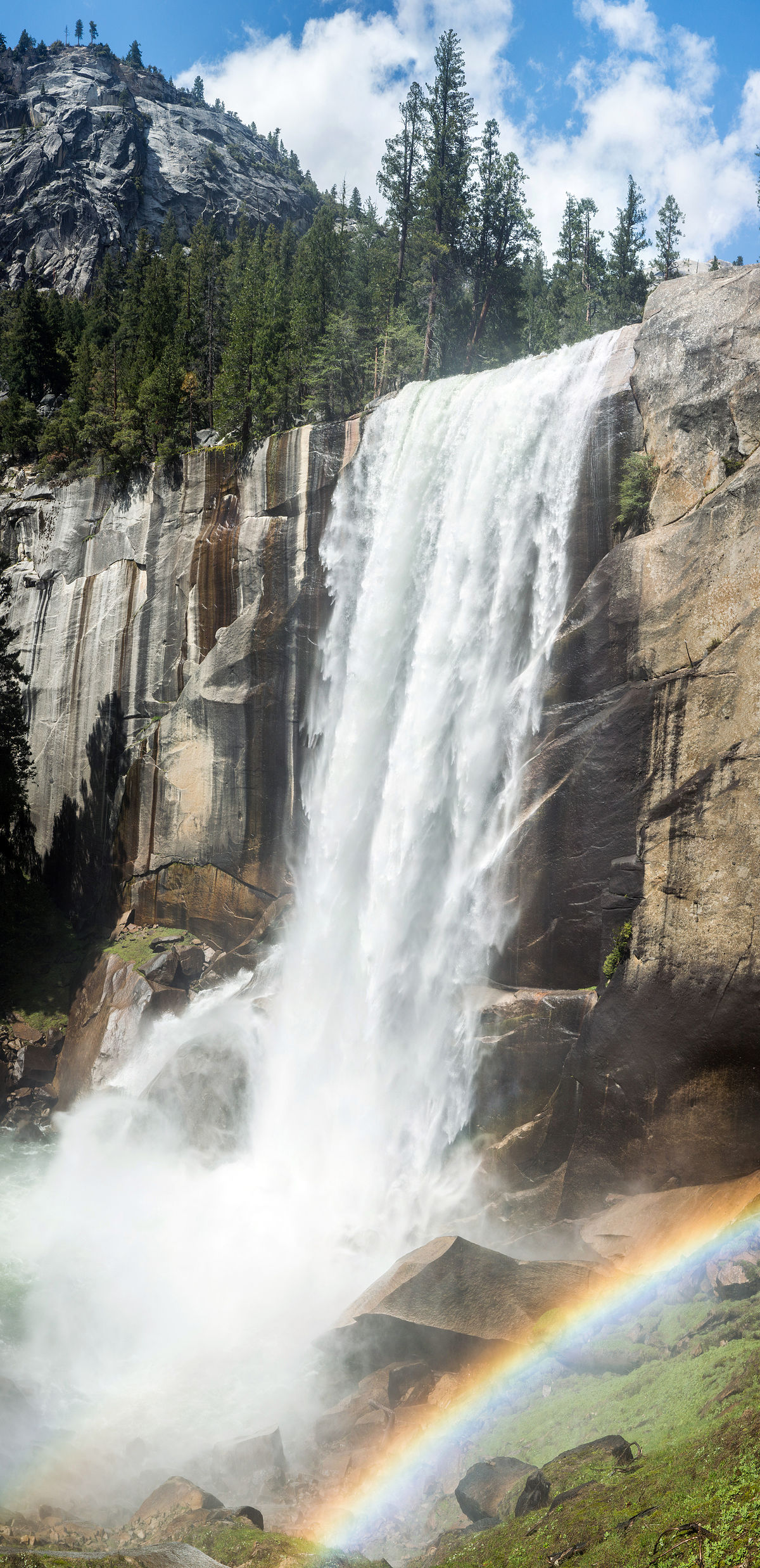 Vernal_Fall,_Yosemite_NP,_CA,_US_-_Diliff.jpg