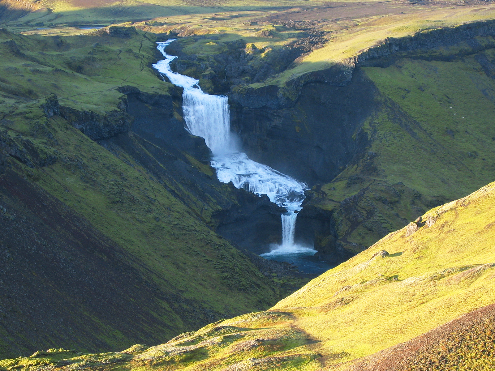 vodopad_oufajrufoss_sverkhu.jpg