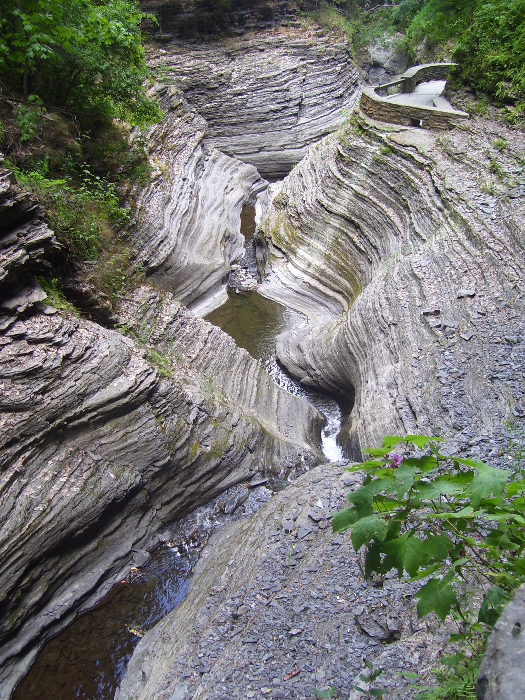 Watkins_Glen_13_Cavern_Cascade.jpg