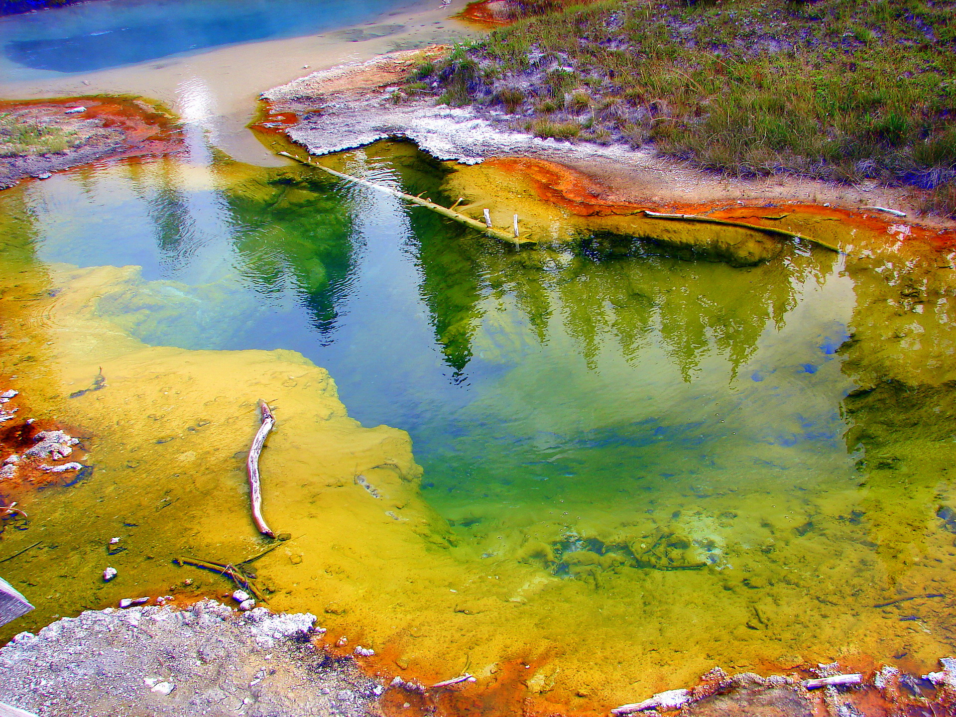 yellowstone-national-park-wyoming-usa.jpg