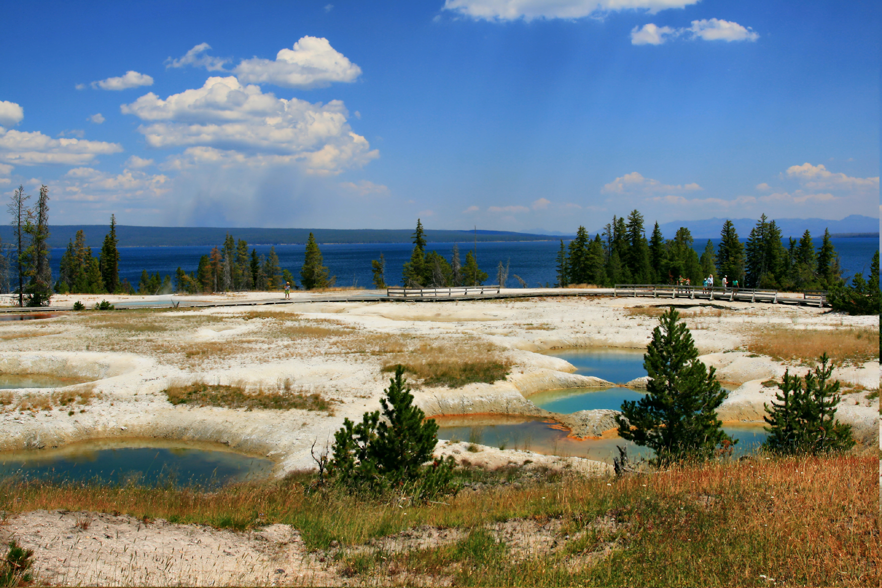 Yellowstone_lake_and_West_Thumb_Geyser_Basin1.jpg